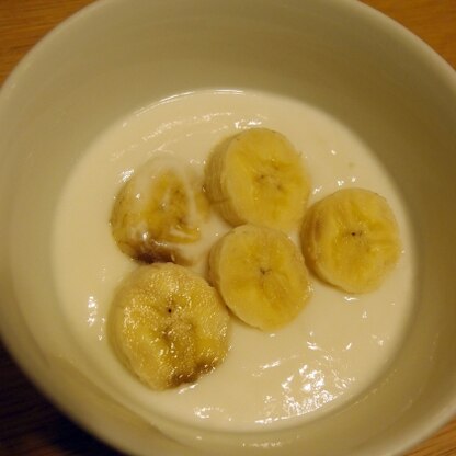 朝食に頂きました
ヨーグルトにバナナで栄養もバッチリですね
美味しかったです
ご馳走様でした☆